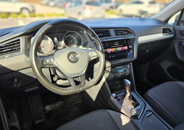Volkswagen Tiguan cena 62000 przebieg: 227947, rok produkcji 2017 z Międzybórz małe 704